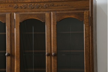 中古　カントリーハウス　10thアニバーサリー1985　収納力抜群!クラシカルな佇まいが魅力のキャビネット　(R-063142)