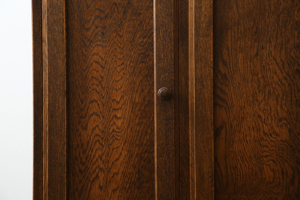 中古　カントリーハウス　10thアニバーサリー1985　収納力抜群!クラシカルな佇まいが魅力のキャビネット　(R-063142)