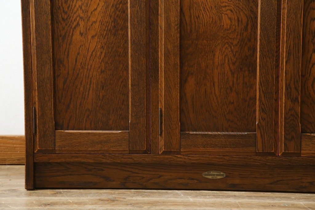 中古　カントリーハウス　10thアニバーサリー1985　収納力抜群!クラシカルな佇まいが魅力のキャビネット　(R-063142)