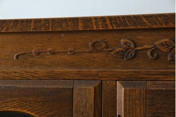 中古　カントリーハウス　10thアニバーサリー1985　収納力抜群!クラシカルな佇まいが魅力のキャビネット　(R-063142)