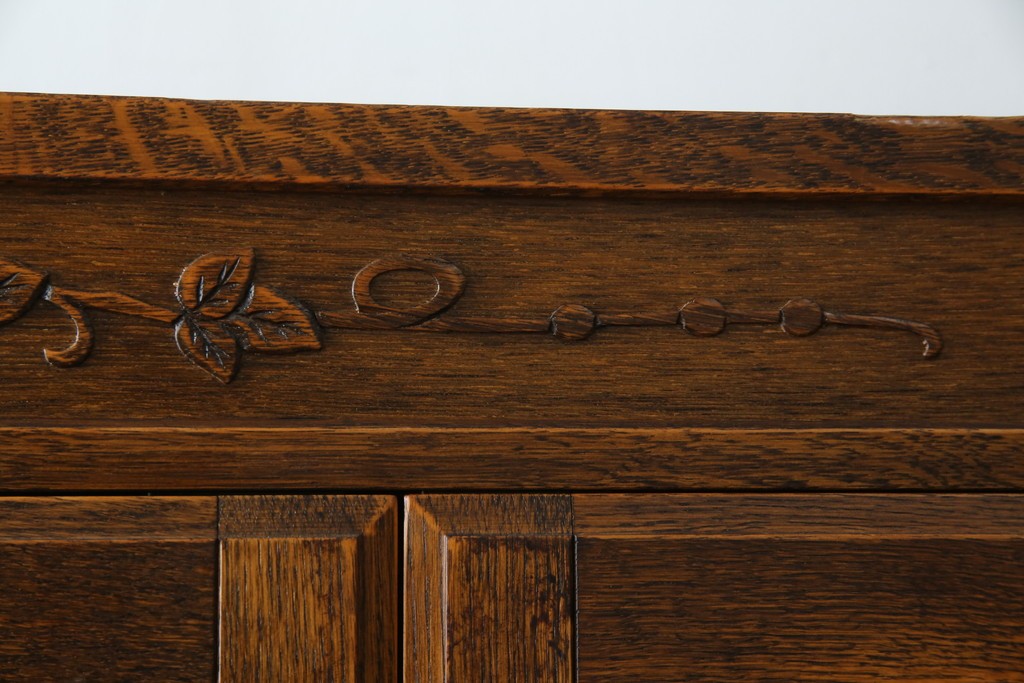 中古　カントリーハウス　10thアニバーサリー1985　収納力抜群!クラシカルな佇まいが魅力のキャビネット　(R-063142)