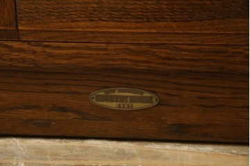 中古　カントリーハウス　10thアニバーサリー1985　収納力抜群!クラシカルな佇まいが魅力のキャビネット　(R-063142)