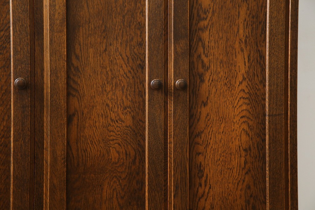 中古　カントリーハウス　10thアニバーサリー1985　収納力抜群!クラシカルな佇まいが魅力のキャビネット　(R-063142)