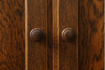 中古　カントリーハウス　10thアニバーサリー1985　収納力抜群!クラシカルな佇まいが魅力のキャビネット　(R-063142)