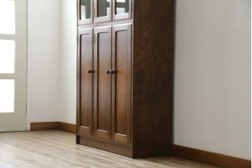 中古　カントリーハウス　10thアニバーサリー1985　収納力抜群!クラシカルな佇まいが魅力のキャビネット　(R-063142)