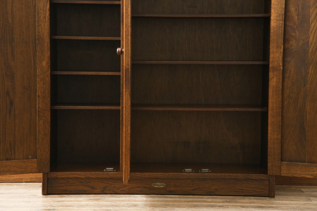 中古　カントリーハウス　10thアニバーサリー1985　収納力抜群!クラシカルな佇まいが魅力のキャビネット　(R-063142)