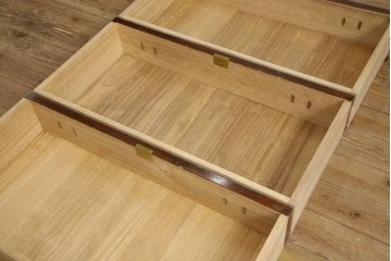 中古　美品　高級品　国産職人手造り　総桐　漆塗り　凝った金具が目を引く民芸箪笥(和タンス、収納箪笥、衣装たんす、桐箪笥、引き出し)(R-063146)