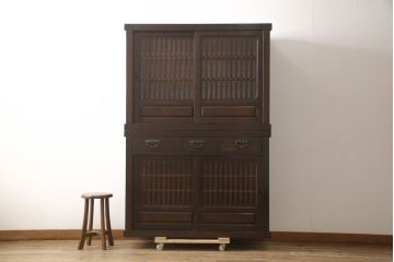 中古　美品　最高級　府中家具　松尾博昭 作　栗材　和の趣あふれる佇まいが魅力的な二段重ね水屋箪笥(食器棚、戸棚、収納棚、キャビネット)(R-063147)