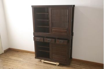 中古　美品　最高級　府中家具　松尾博昭 作　栗材　和の趣あふれる佇まいが魅力的な二段重ね水屋箪笥(食器棚、戸棚、収納棚、キャビネット)(R-063147)