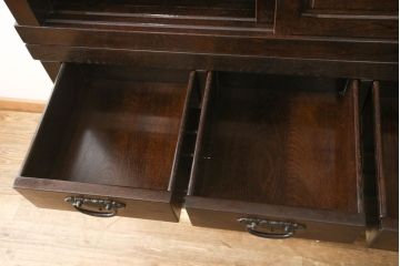 中古　美品　最高級　府中家具　松尾博昭 作　栗材　和の趣あふれる佇まいが魅力的な二段重ね水屋箪笥(食器棚、戸棚、収納棚、キャビネット)(R-063147)
