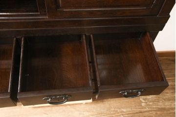 中古　美品　最高級　府中家具　松尾博昭 作　栗材　和の趣あふれる佇まいが魅力的な二段重ね水屋箪笥(食器棚、戸棚、収納棚、キャビネット)(R-063147)