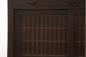 中古　美品　最高級　府中家具　松尾博昭 作　栗材　和の趣あふれる佇まいが魅力的な二段重ね水屋箪笥(食器棚、戸棚、収納棚、キャビネット)(R-063147)