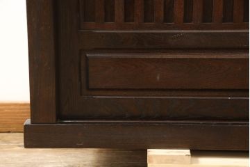 中古　美品　最高級　府中家具　松尾博昭 作　栗材　和の趣あふれる佇まいが魅力的な二段重ね水屋箪笥(食器棚、戸棚、収納棚、キャビネット)(R-063147)