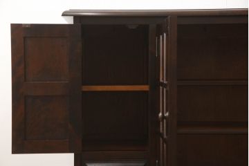 中古　北海道民芸家具　クラシカルな雰囲気が魅力のサイドボード(サイドキャビネット、収納棚、戸棚、リビングボード)(R-063155)