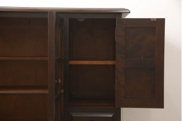 中古　北海道民芸家具　クラシカルな雰囲気が魅力のサイドボード(サイドキャビネット、収納棚、戸棚、リビングボード)(R-063155)