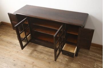 中古　北海道民芸家具　クラシカルな雰囲気が魅力のサイドボード(サイドキャビネット、収納棚、戸棚、リビングボード)(R-063155)
