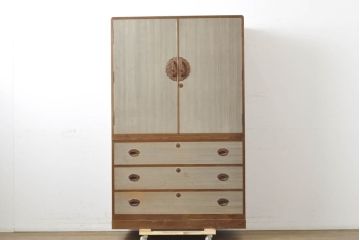 中古　ブランド家具　希少高級品!!　桑材の縁・彫刻の特注品　気品が漂う総桐箪笥(並厚、着物箪笥、衣装タンス、和箪笥、引き出し、和たんす)(R-063156)