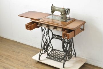 ジャンク品　和製アンティーク　PARIS(パリス)　お洒落なアンティークの空間を演出する足踏みミシン(ミシンテーブル、工業用ミシン、ミシン台、サイドテーブル、ディスプレイ)(R-063160)