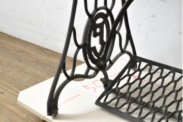 ジャンク品　和製アンティーク　PARIS(パリス)　お洒落なアンティークの空間を演出する足踏みミシン(ミシンテーブル、工業用ミシン、ミシン台、サイドテーブル、ディスプレイ)(R-063160)