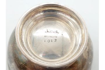 ビンテージ　TIFFANY & CO. STERLING 1012　銀製　蓋つき小物入れ(ヴィンテージ、シルバー、ふた付き小物入れ、マルチケース、ジャー、シュガーポット)(R-063165)