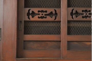 和製アンティーク　丸桟引き戸　凛とした美しさが上品な和を演出してくれる近江水屋箪笥(食器棚、戸棚、収納棚、キャビネット、重ね箪笥)(R-063171)