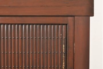 和製アンティーク　丸桟引き戸　凛とした美しさが上品な和を演出してくれる近江水屋箪笥(食器棚、戸棚、収納棚、キャビネット、重ね箪笥)(R-063171)