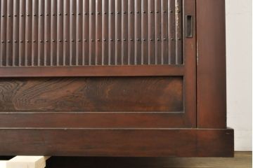 和製アンティーク　丸桟引き戸　凛とした美しさが上品な和を演出してくれる近江水屋箪笥(食器棚、戸棚、収納棚、キャビネット、重ね箪笥)(R-063171)