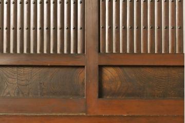和製アンティーク　丸桟引き戸　凛とした美しさが上品な和を演出してくれる近江水屋箪笥サイドボード(食器棚、戸棚、収納棚、キャビネット)(R-063172)