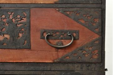 和製アンティーク　透かしの入った金具が緻密で美しい佐渡八幡箪笥サイドボード(佐渡箪笥、和たんす、収納箪笥、時代箪笥、衣装タンス、引き出し)(R-063175)