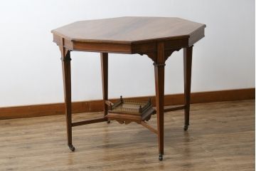 イギリスアンティーク　高級品!!　凝ったデザインの象嵌入り!!クラシカルな佇まいのオクタゴンテーブル(ダイニングテーブル、4人掛け、4P、八角形デスク)(R-063178)