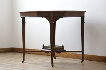 イギリスアンティーク　高級品!!　凝ったデザインの象嵌入り!!クラシカルな佇まいのオクタゴンテーブル(ダイニングテーブル、4人掛け、4P、八角形デスク)(R-063178)