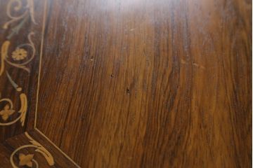 イギリスアンティーク　高級品!!　凝ったデザインの象嵌入り!!クラシカルな佇まいのオクタゴンテーブル(ダイニングテーブル、4人掛け、4P、八角形デスク)(R-063178)