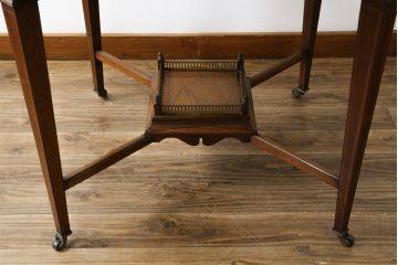 イギリスアンティーク　高級品!!　凝ったデザインの象嵌入り!!クラシカルな佇まいのオクタゴンテーブル(ダイニングテーブル、4人掛け、4P、八角形デスク)(R-063178)