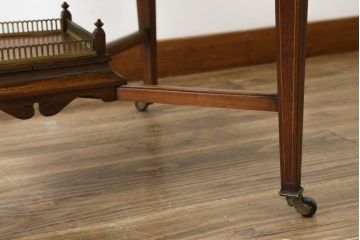 イギリスアンティーク　高級品!!　凝ったデザインの象嵌入り!!クラシカルな佇まいのオクタゴンテーブル(ダイニングテーブル、4人掛け、4P、八角形デスク)(R-063178)