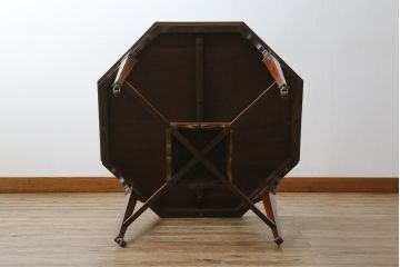 イギリスアンティーク　高級品!!　凝ったデザインの象嵌入り!!クラシカルな佇まいのオクタゴンテーブル(ダイニングテーブル、4人掛け、4P、八角形デスク)(R-063178)