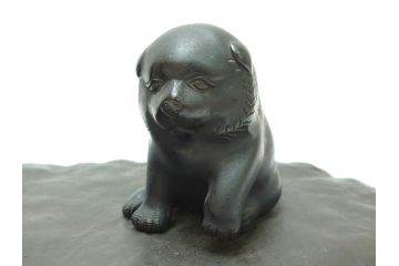 水戸金工　一柳友善作　在銘　銅製　子犬　置物(共箱付き、水戸彫り、水府彫金、一柳友喜、一柳派、ブロンズ、戯れる子犬、三匹)(R-063189)