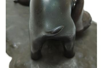 水戸金工　一柳友善作　在銘　銅製　子犬　置物(共箱付き、水戸彫り、水府彫金、一柳友喜、一柳派、ブロンズ、戯れる子犬、三匹)(R-063189)