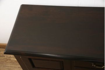 中古　美品　松本民芸家具　A型ドレッサー　クラシカルなデザインがおしゃれなサイドボード(収納棚、戸棚、サイドキャビネット、引き出し、ドレッシングチェスト)(定価約48万)(R-063195)