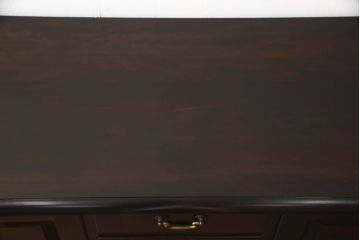 中古　美品　松本民芸家具　A型ドレッサー　クラシカルなデザインがおしゃれなサイドボード(収納棚、戸棚、サイドキャビネット、引き出し、ドレッシングチェスト)(定価約48万)(R-063195)