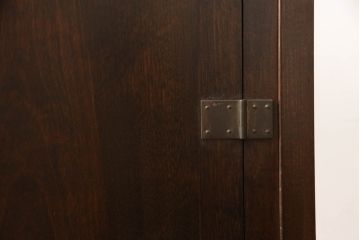 中古　美品　松本民芸家具　132型　和モダンなお部屋づくりにおすすめの朝鮮棚(茶棚、飾り棚、戸棚、収納棚)(定価約55万円)(R-063196)