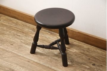 中古　松本民芸家具　丸みを帯びたフォルムが可愛らしい三脚スツール(板座チェア、椅子、イス、花台)(定価約4万)(R-063200)