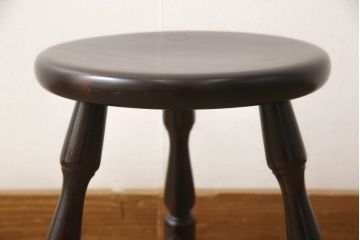 中古　松本民芸家具　丸みを帯びたフォルムが可愛らしい三脚スツール(板座チェア、椅子、イス、花台)(定価約4万)(R-063200)