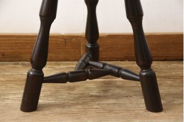 中古　松本民芸家具　丸みを帯びたフォルムが可愛らしい三脚スツール(板座チェア、椅子、イス、花台)(定価約4万)(R-063200)