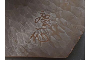 彫刻家　三国慶一　木彫の置物(少女、女の子、着物、石榴、ざくろ、ザクロ)(R-063204)