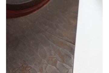 彫刻家　三国慶一　木彫の置物(少女、女の子、着物、石榴、ざくろ、ザクロ)(R-063204)