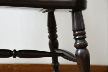 中古　松本民芸家具　#44A型　シックな色合いとクラシカルな佇まいが魅力のウィンザーチェア(ウインザーチェア、アームチェア、板座チェア、ダイニングチェア、椅子、イス)(定価約20万円)(R-063210)