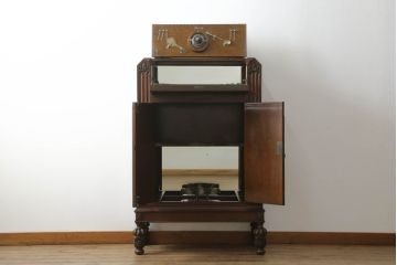 イギリスアンティーク　希少!　美品　オーク材　重厚な佇まいが魅力的なサーバーキャビネット(サイドボード、戸棚、収納棚)(R-063215)