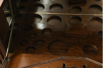 イギリスアンティーク　希少!　美品　オーク材　重厚な佇まいが魅力的なサーバーキャビネット(サイドボード、戸棚、収納棚)(R-063215)
