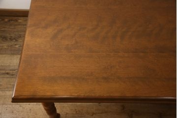 中古　美品　横浜クラシック家具　ダニエル(daniel)　ヨーロピアンな装飾が上品なダイニングテーブル(ミッシェルテーブル、4人掛け、6人掛け)(定価約46万円)(R-063217)