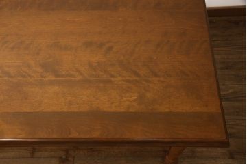 中古　美品　横浜クラシック家具　ダニエル(daniel)　ヨーロピアンな装飾が上品なダイニングテーブル(ミッシェルテーブル、4人掛け、6人掛け)(定価約46万円)(R-063217)